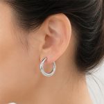 گوشواره حلقه‌ای زنانه نقره‌ای مدل ضخیم و براق - تصویر 4