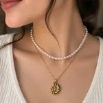 گردنبند مرواریدی دو ردیفه با آویز صدف طلایی