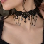 چوکر مشکی توری گوتیک زنانه با آویز صلیب، مهره مشکی و زنجیر آویزدار