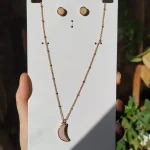 ست گردنبند و گوشواره رز کوارتز مدل ماه هلالی