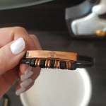 دستبند مردانه چرمی طرح Versace با پلاک رزگلد