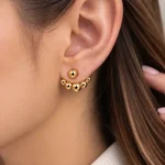 گوشواره زنانه نقره‌ای طرح گوی هلالی با مهره‌های کروی و طراحی مینیمال