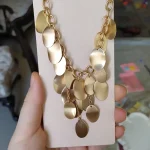 گردنبند طرح سکه‌ای طلایی